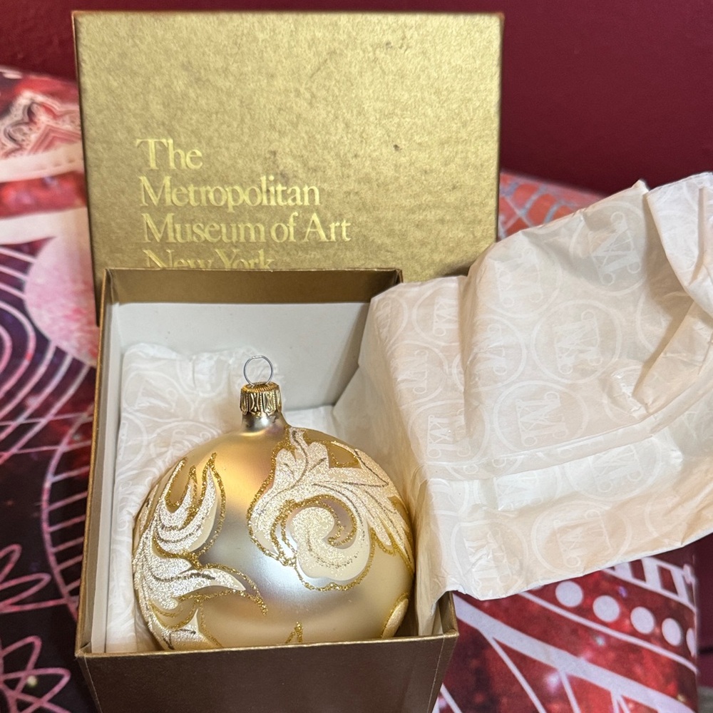 🚫SOLD🚫Ornament by the Metropolitan Museum of art,NY 🤩